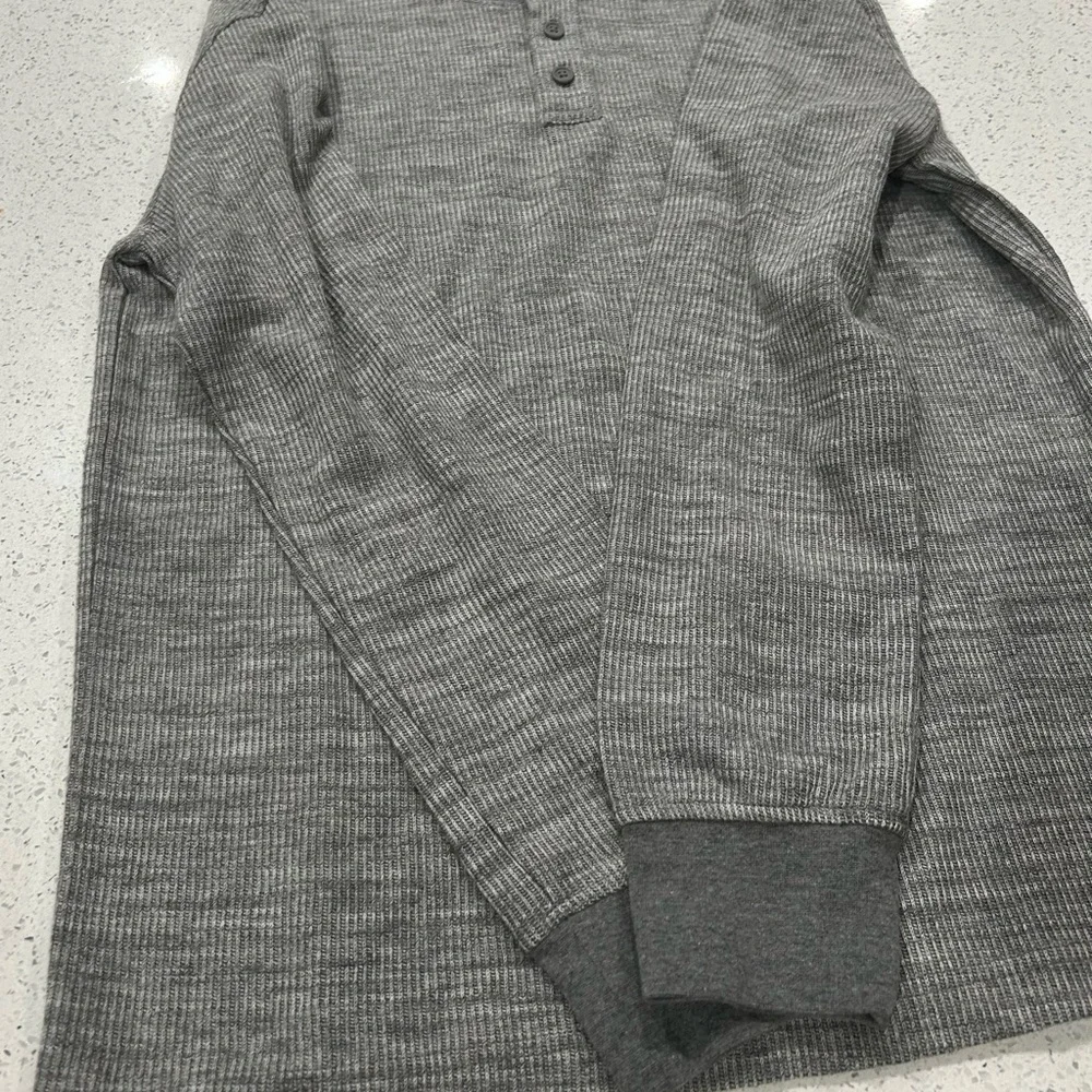 Goodfellow men’s Gray  long sleeve Henley Shirt size M NWT